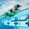 Спортсмен выполняет гипоксические упражнения.