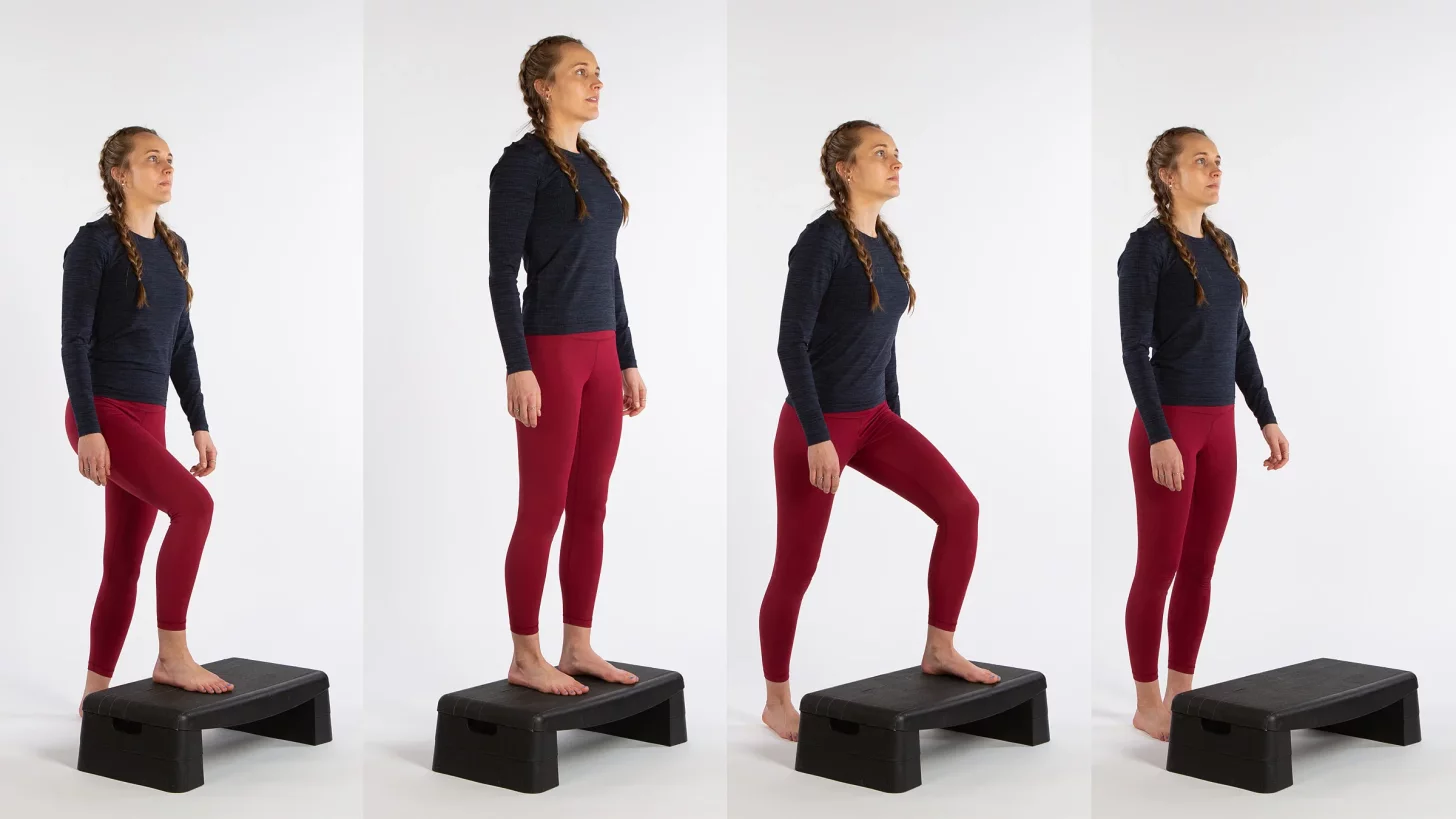 женщина выполняет подъем на ступеньку