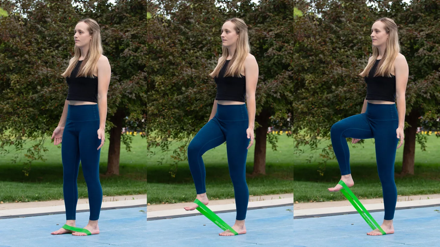 на композитном изображении женщина демонстрирует упражнение на сгибание бедра с резинкой для улучшения техники бега