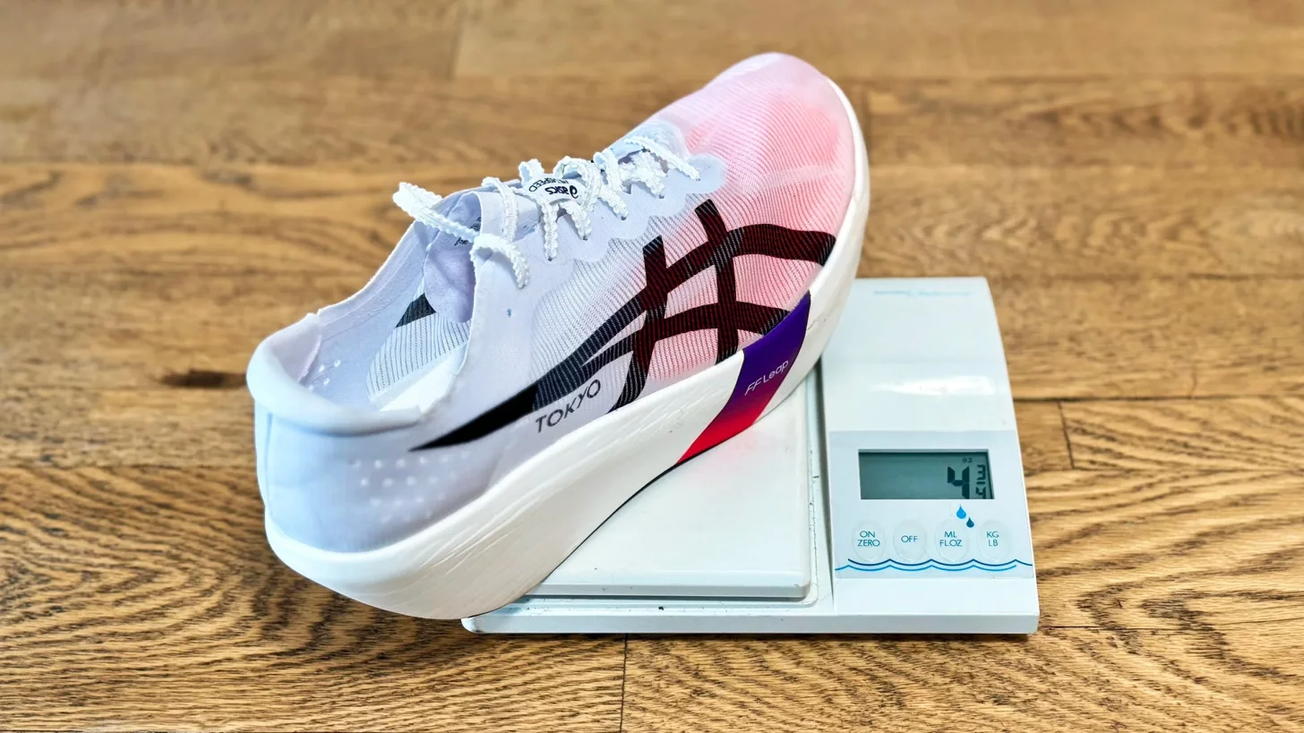 Мы собрали лучшие и рекомендованные лёгкие беговые кроссовки в пяти категориях.