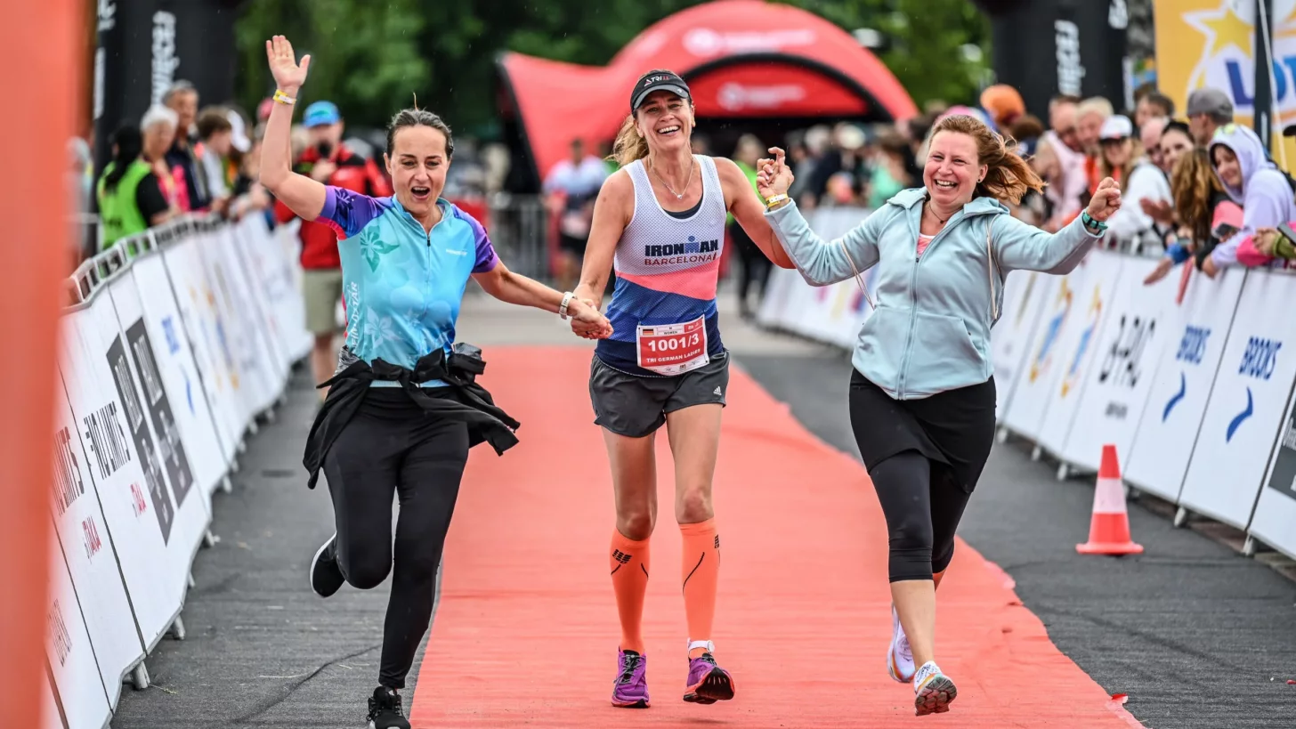 Тренер по триатлону предлагает варианты, когда вы пересекаете финишную черту своей последней гонки в сезоне, но хотите большего. Тренер по триатлону предлагает варианты, когда вы пересекаете финишную черту своей последней гонки в сезоне, но хотите большего.