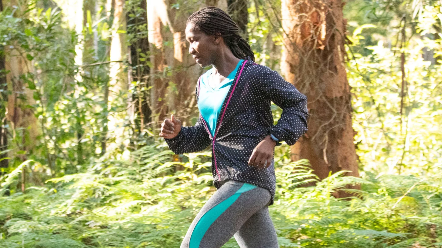 Лесные купания — один из способов, с помощью которого спортсмены могут улучшить свои тренировки и восстановление.