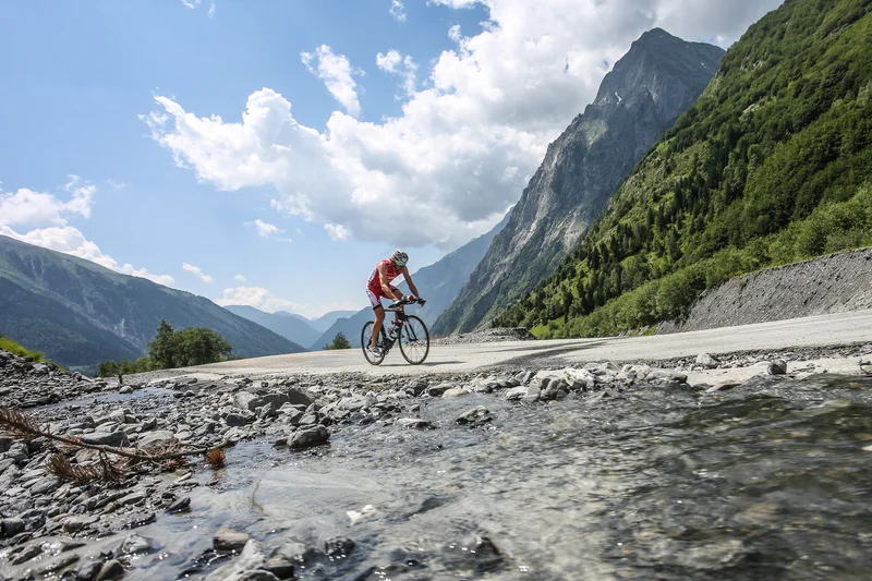 Alpe d'huez triathlon, bucket-list triathlon, best triathlon races