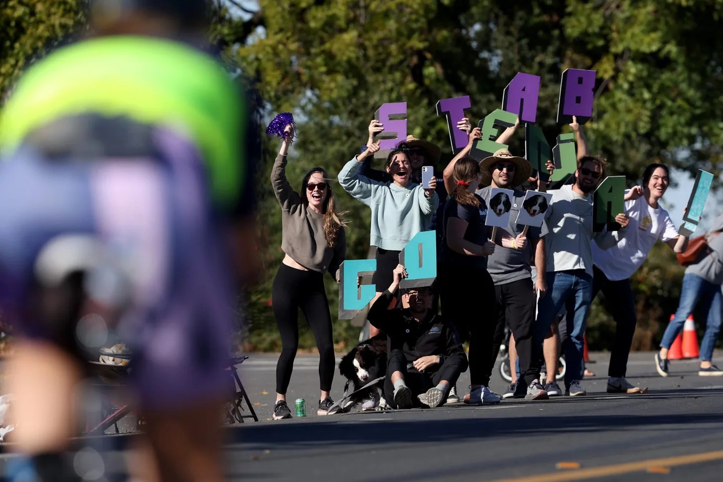 Лучшее место для зрителей, чтобы наблюдать за Ironman California, находится рядом с переходом и мостом Tower Bridge. Лучшее место для зрителей, чтобы наблюдать за Ironman California, находится рядом с переходом и мостом Tower Bridge.