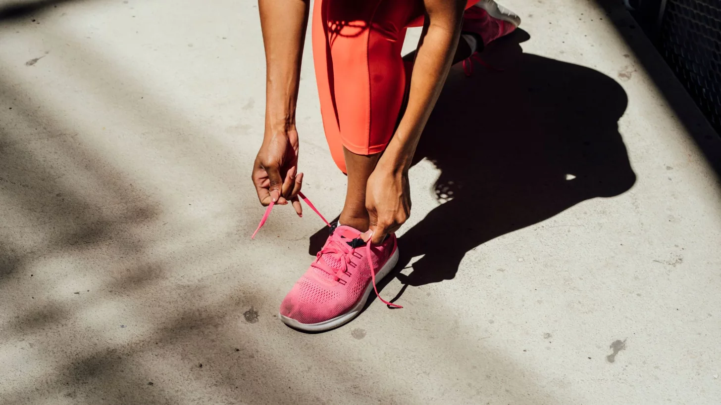 Причины онемения стопы при беге могут включать неврому Мортона, защемление нерва — или ваши кроссовки могут быть просто слишком тесными. Вот как это определить.