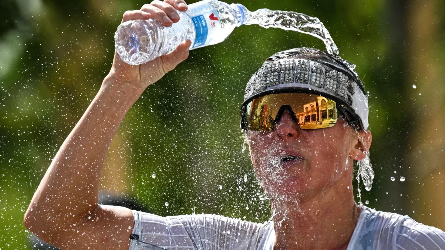 Тепловая тренировка не только для жарких гонок. Она обеспечивает преимущества в производительности даже в прохладных гонках. Узнайте, как эффективно тренироваться для триатлона.