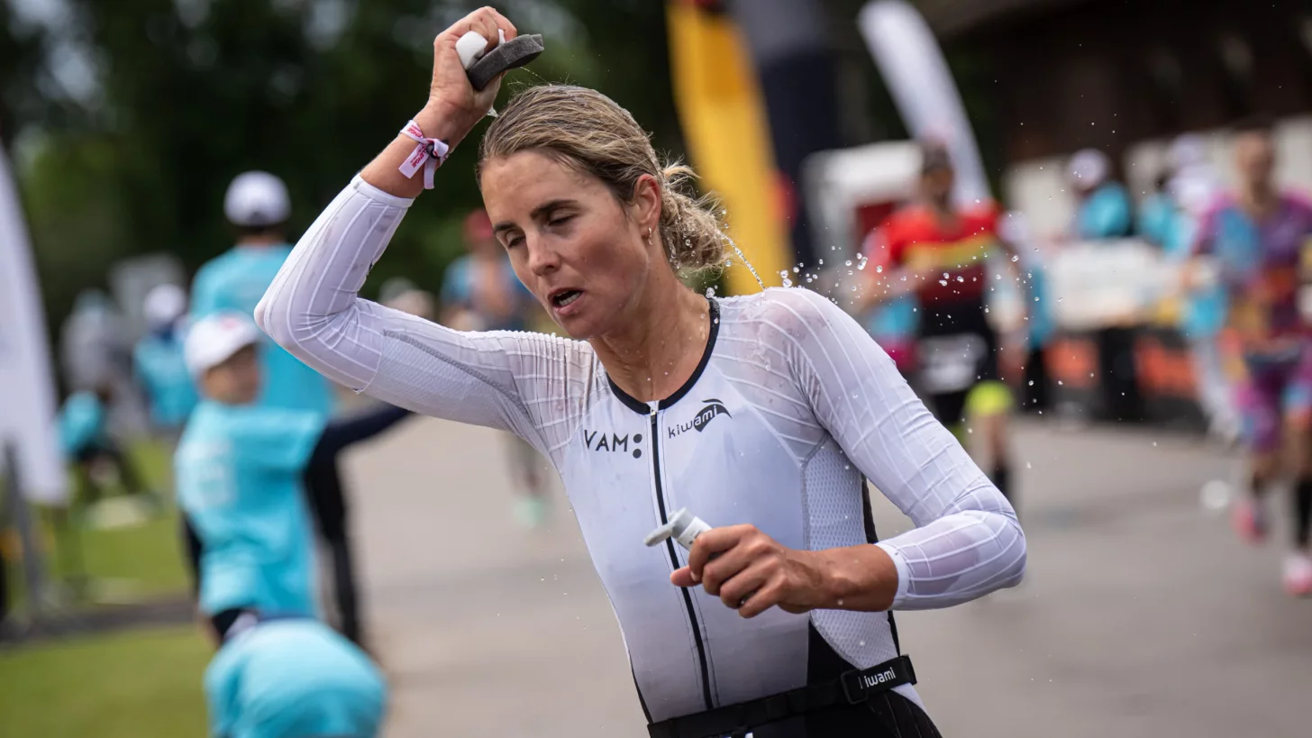 Тепловая тренировка предлагает преимущества, выходящие за рамки простого привыкания к соревнованиям в жару. Вы также получите преимущества для VO2, поскольку ваше тело адаптируется.