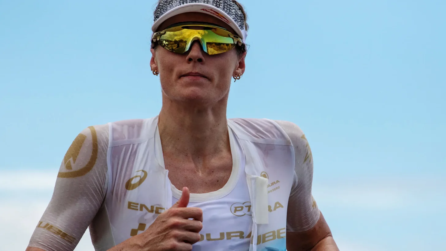 Люси Чарльз-Барклай выигрывает чемпионат мира Ironman 2023